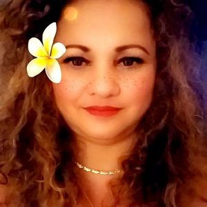 Meet your Posher, Idania